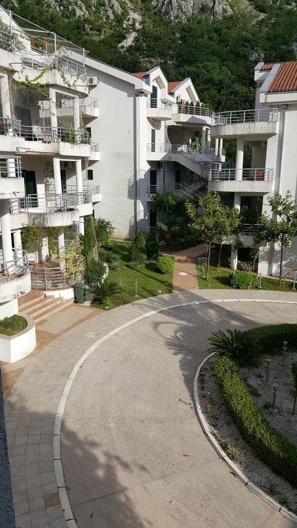 Roman Gardens Studio Apartment Risan Exterior foto